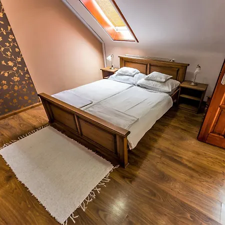 Vendégház Bástya Panzió és étterem Mezopeterd