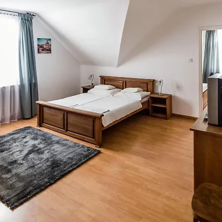 Bástya Panzió és étterem Vendégház