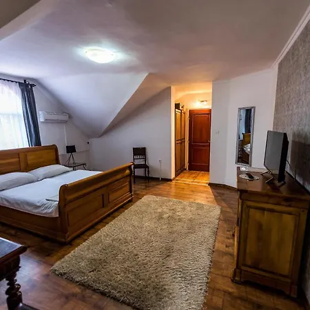 Bastya Panzio Es Etterem 3*