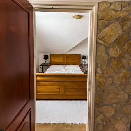 Penzion Bastya Panzio Es Etterem 3*