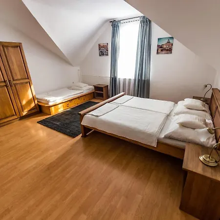 Bástya Panzió és étterem Vendégház *