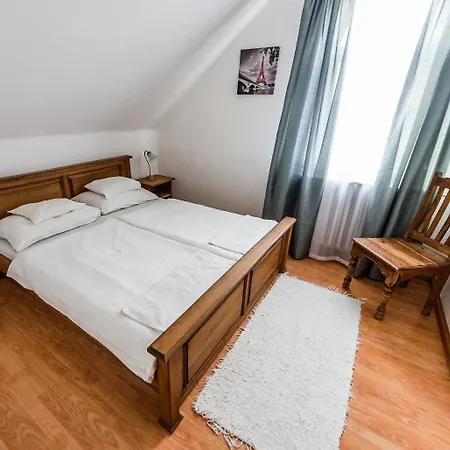 Bástya Panzió és étterem Vendégház Mezopeterd