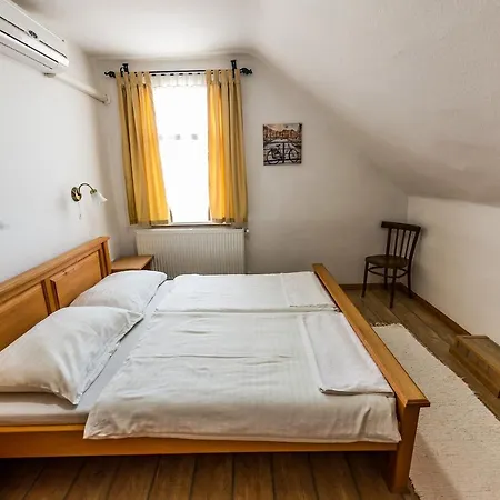Penzion Bastya Panzio Es Etterem 3*