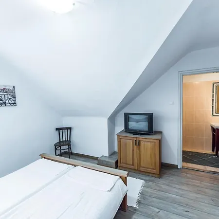Bastya Panzio Es Etterem Penzion 3*