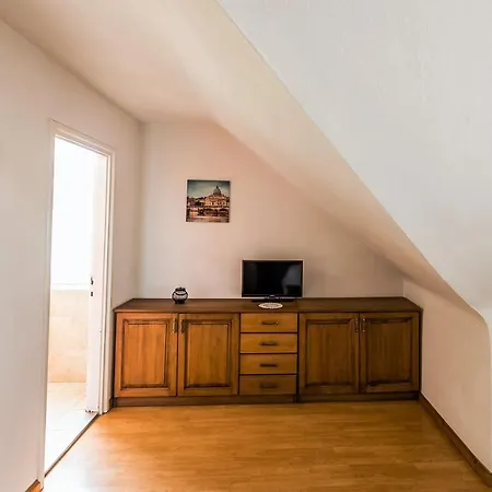 Bastya Panzio Es Etterem Penzion Mezopeterd