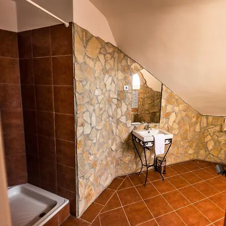 Vendégház Bástya Panzió és étterem Mezopeterd